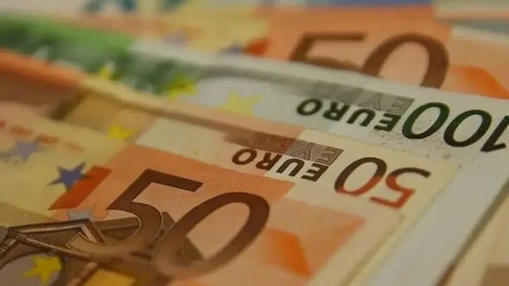 Döviz kurları bayram sonrası yükselişle başladı, piyasalar veri akışını izliyor